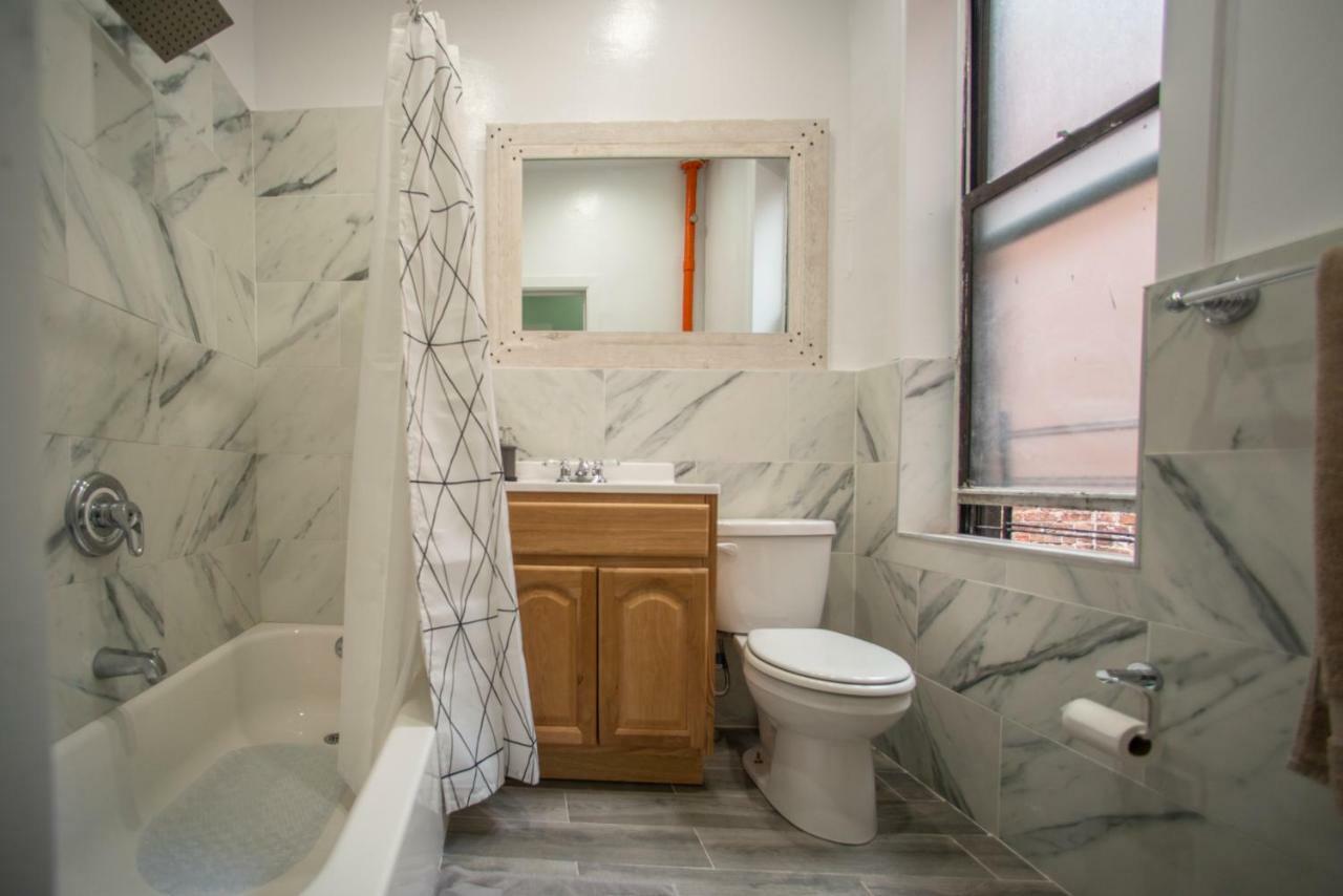 Private Room In A Shared Apartment 15 Minutes To Times Square! นิวยอร์ก ภายนอก รูปภาพ